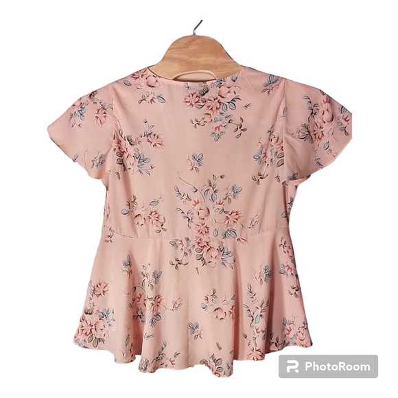Torrid Babydoll Georgette Floral V Neck Flutter Sleeve Peplum Hem Top Pink Sz 0 - Picture 2 of 6